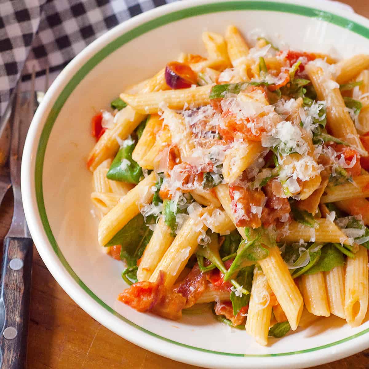 Bacon, Lettuce, and Tomato (BLT) Pasta